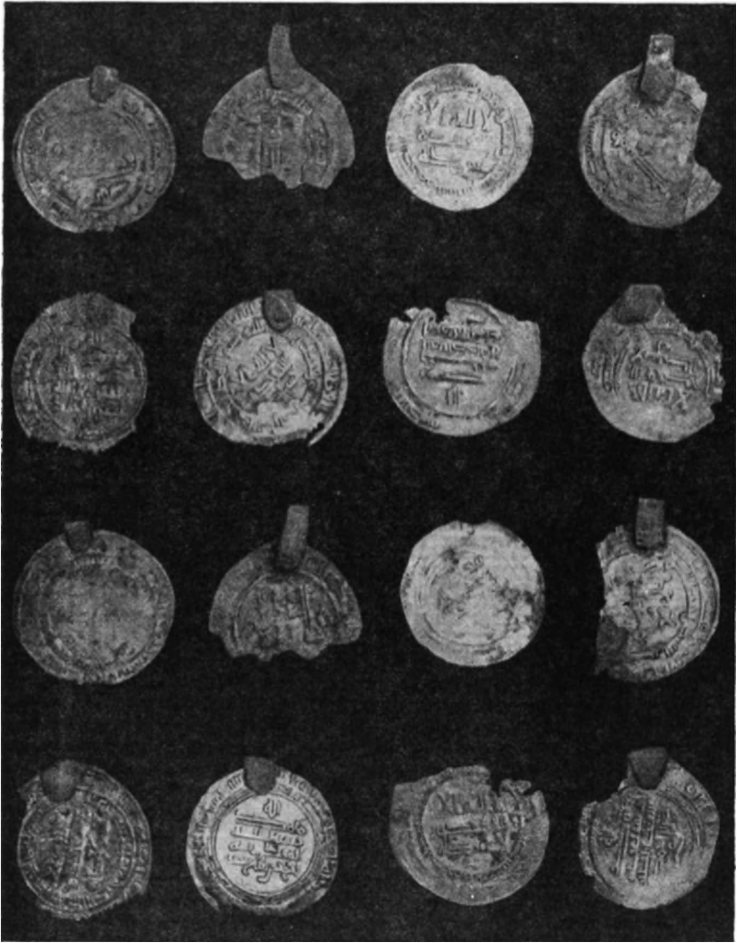 Восточные монеты X в., носившиеся киевлянками как монисто